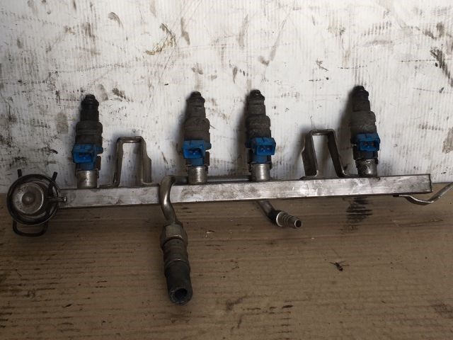 AUDI A4 (8E2, B6) Porlasztó Sor / Híd 1. kép