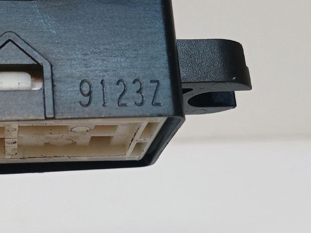 SUBARU FORESTER Jobb hátsó Ablakemelő Kapcsoló 3. kép