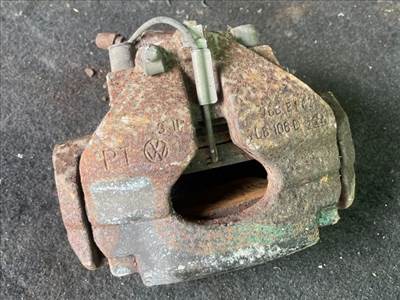 VW TOUAREG (7LA, 7L6, 7L7) Jobb első Féknyereg Munkahengerrel