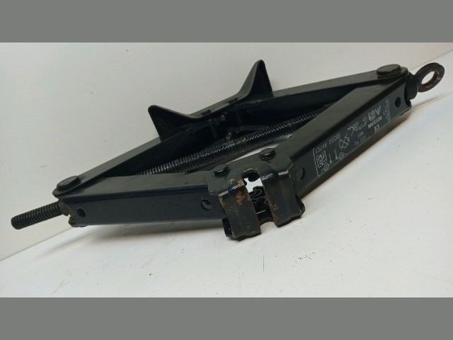 NISSAN ALMERA I Emelő 2. kép