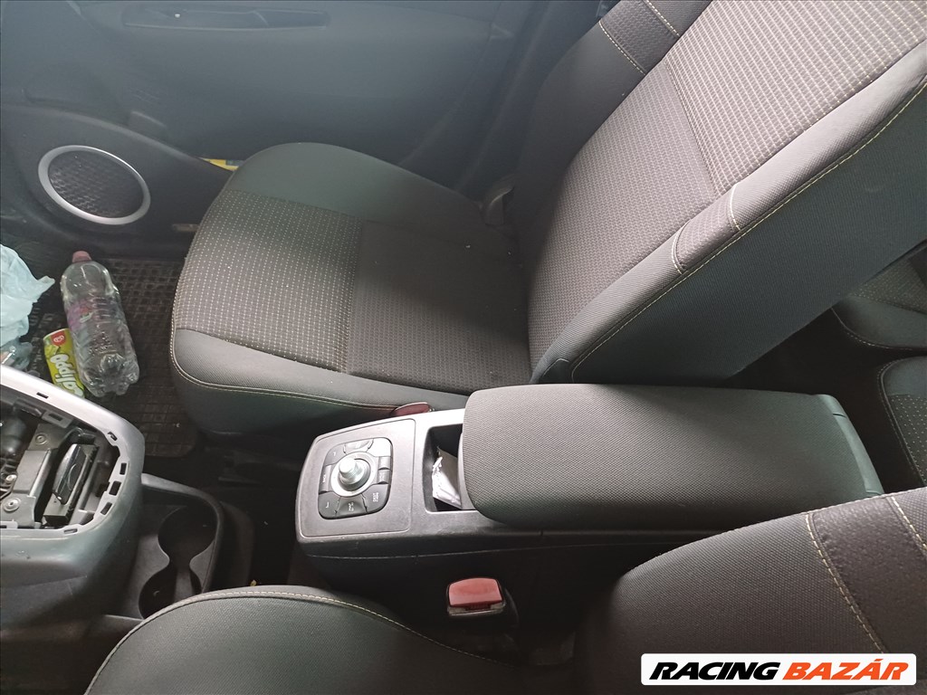 Renault Scénic III bontott alkatrészei 5. kép