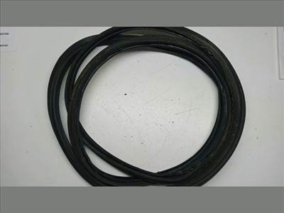 VW TOUAREG (7LA, 7L6, 7L7) Csomagtérajtó Gumikéder