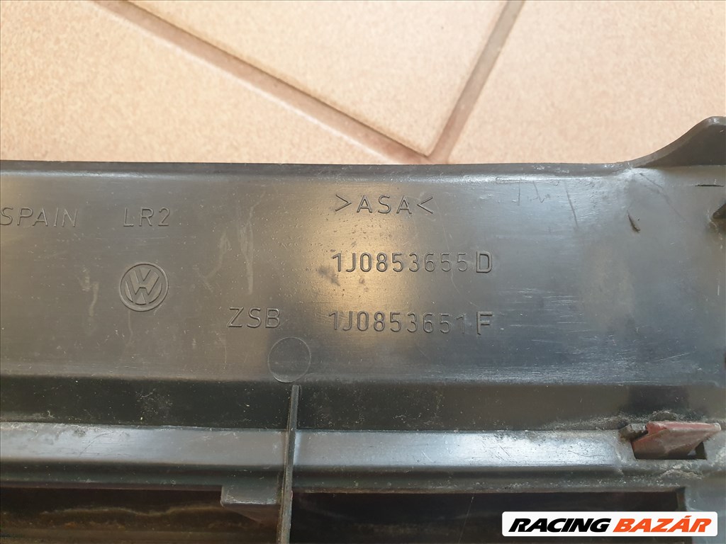 Volkswagen Golf IV hűtőrács LP3G  9. kép