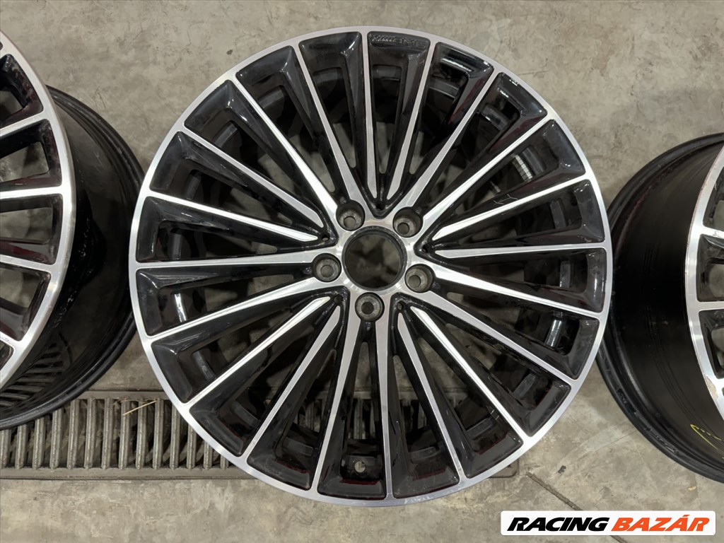 R19 Original Mercedes 7.5J ET40 - A206 401 1900 A206401900 1db felni 1. kép