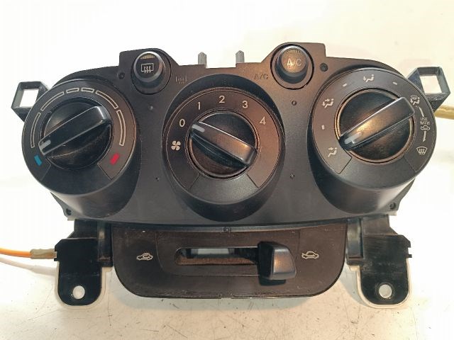 MAZDA 2 Fűtéskapcsoló (manuális klímás) 1. kép