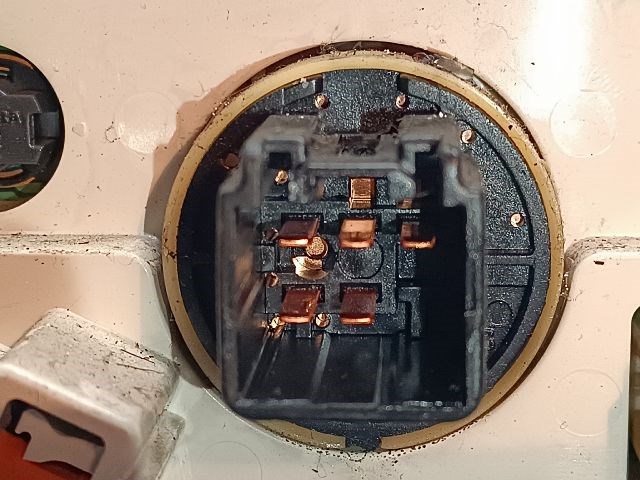 MAZDA 2 Fűtéskapcsoló (manuális klímás) 4. kép