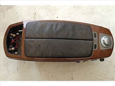 BMW 7 (E65, E66, E67) Könyöklő