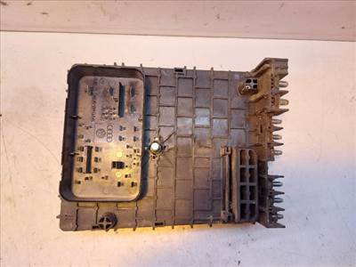 VW PASSAT (3C2) Biztosítéktábla Motortér