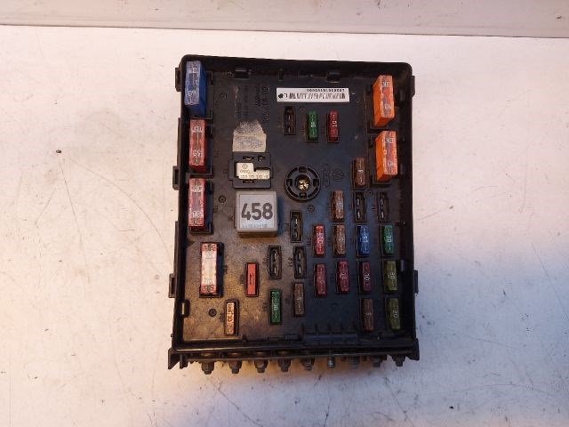 VW PASSAT (3C2) Biztosítéktábla Motortér 3. kép
