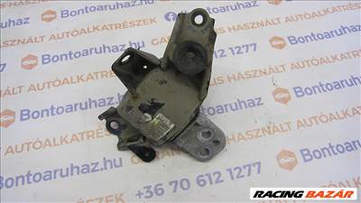 Kia Ceed Eladó gyári, bontott bal oldali váltótartó bak 