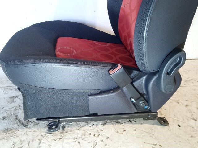 HYUNDAI i10 Jobb első Ülés 4. kép