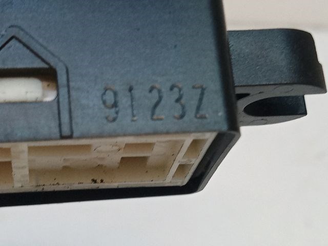 SUBARU FORESTER Jobb első Ablakemelő Kapcsoló 3. kép