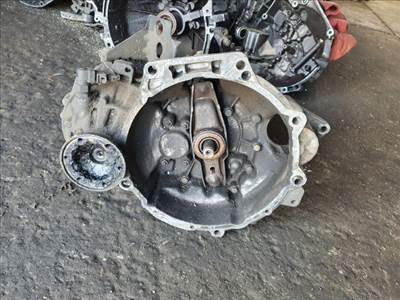 VW PASSAT (3A2, 35I) Váltó (Mechanikus)