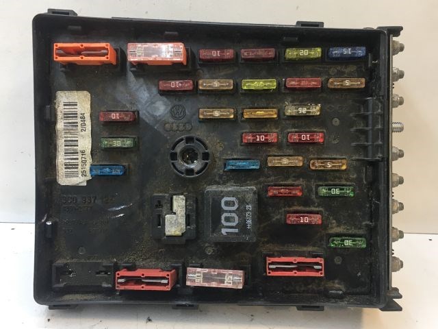 VW PASSAT B6 Biztosítéktábla Doboz 1. kép