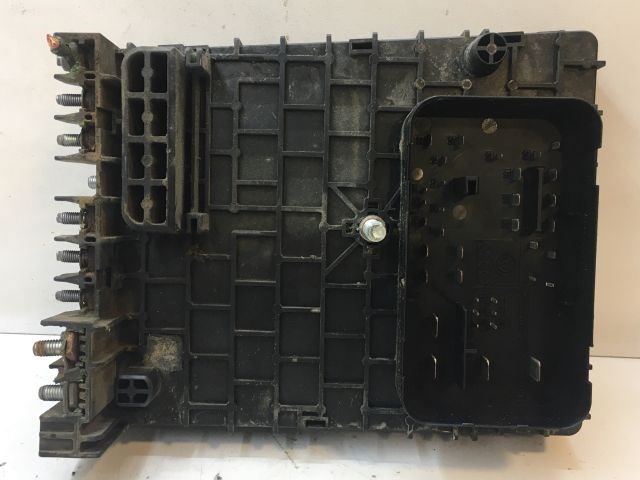 VW PASSAT B6 Biztosítéktábla Doboz 2. kép