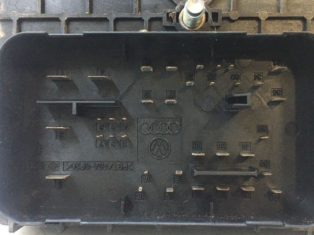 VW PASSAT B6 Biztosítéktábla Doboz 3. kép