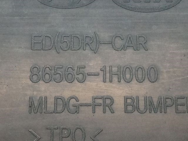 KIA CEED Első Lökhárító Alsó Középső Díszrács 3. kép