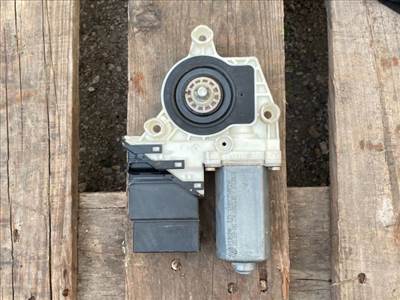 SEAT LEON (1M1) Bal hátsó Ablakemelő Motor