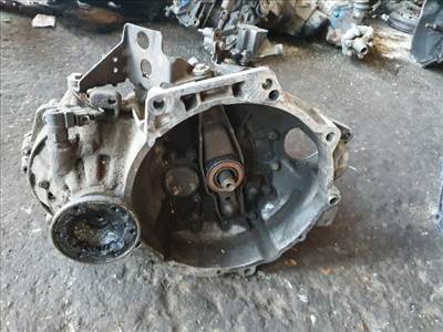 VW PASSAT (3A2, 35I) Váltó (Mechanikus)