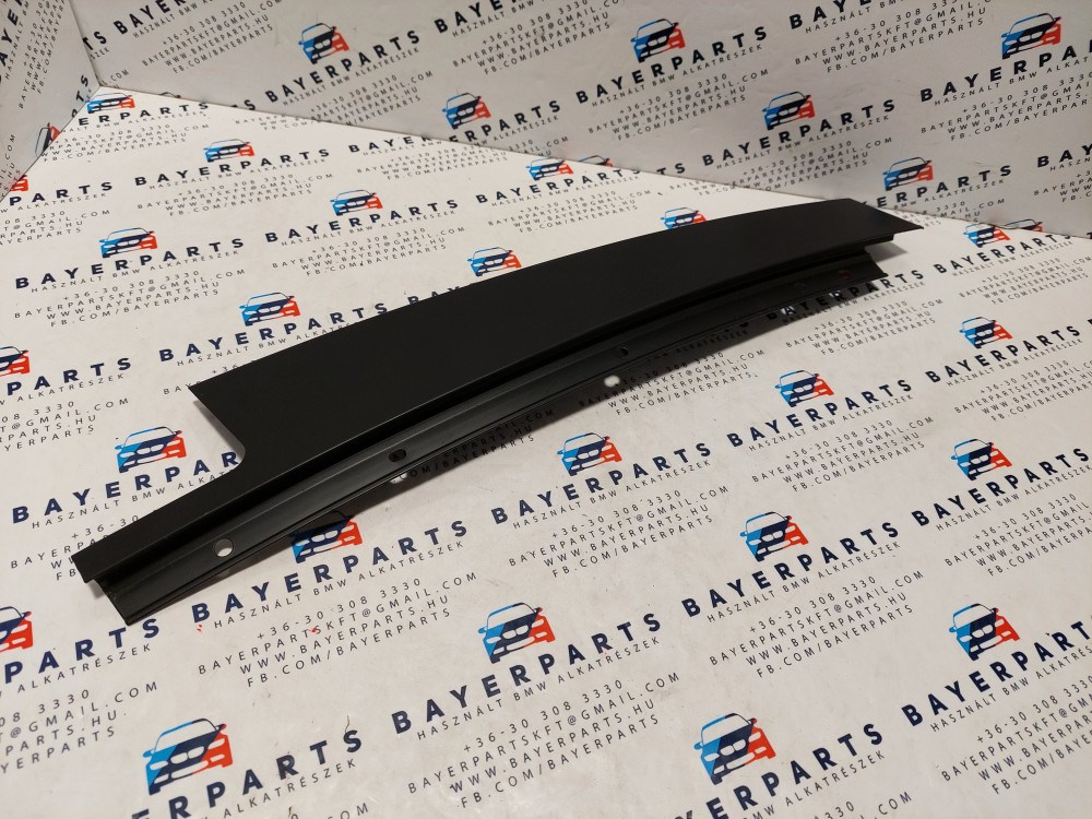 BMW E90 sedan bal hátsó fekete ajtó külsõ oszlop takaró léc díszléc dekorléc oszloptakaró borítás 1. kép