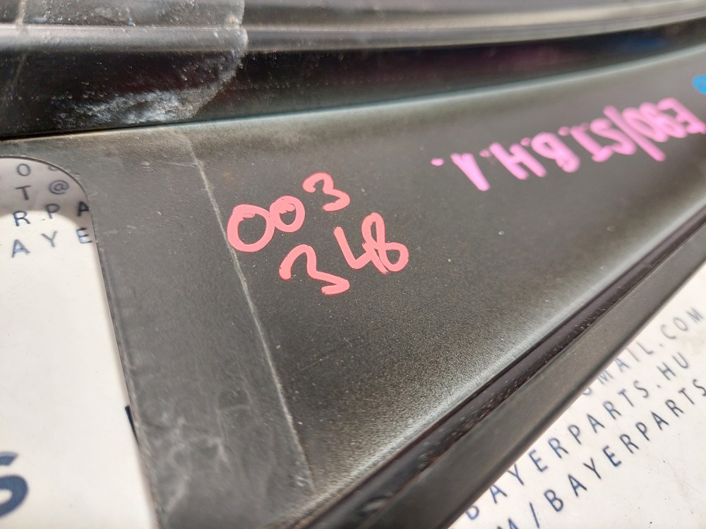 BMW E90 sedan bal hátsó fekete ajtó külsõ oszlop takaró léc díszléc dekorléc oszloptakaró borítás 3. kép