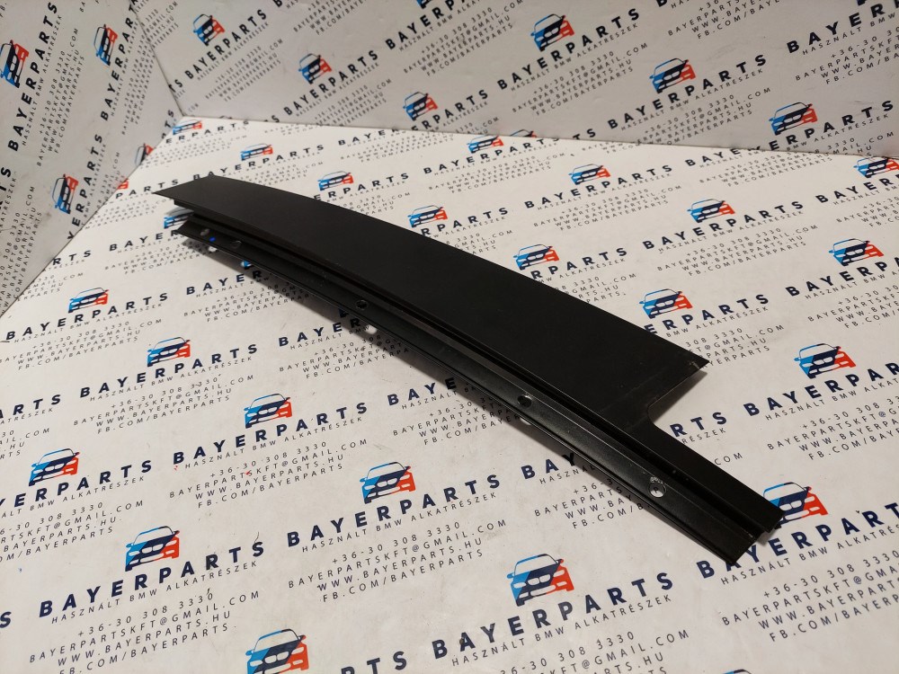 BMW E90 sedan jobb hátsó fekete ajtó külsõ oszlop takaró léc díszléc dekorléc oszloptakaró borítás 1. kép
