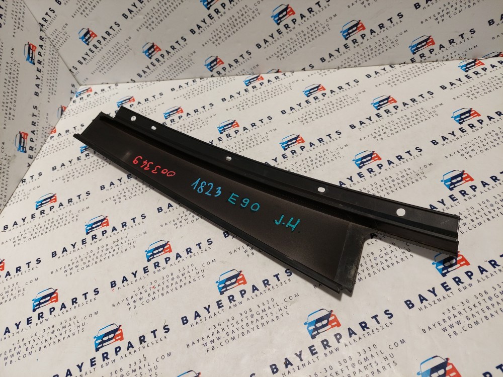 BMW E90 sedan jobb hátsó fekete ajtó külsõ oszlop takaró léc díszléc dekorléc oszloptakaró borítás 2. kép