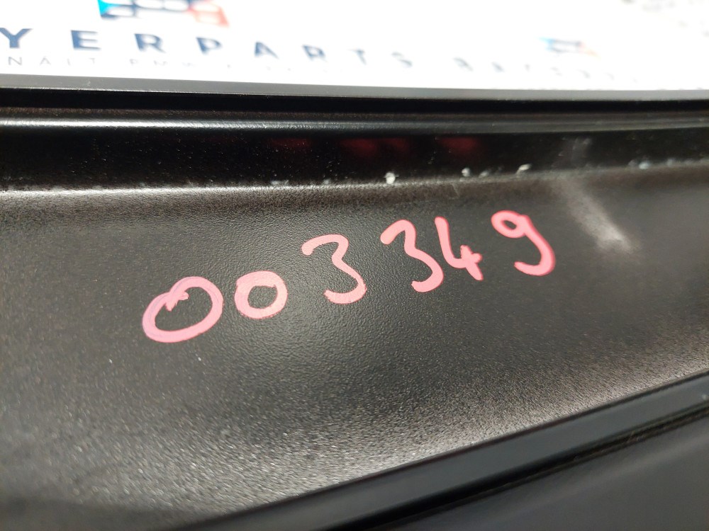 BMW E90 sedan jobb hátsó fekete ajtó külsõ oszlop takaró léc díszléc dekorléc oszloptakaró borítás 3. kép