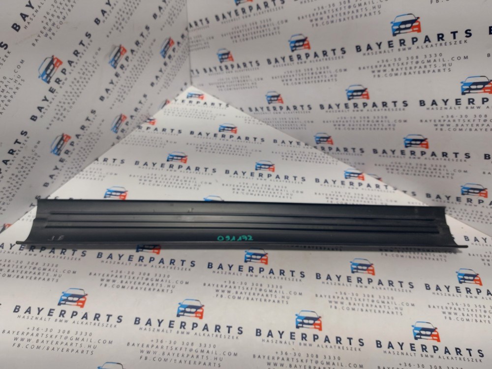 BMW E46 sedan touring fekete bal jobb elsõ belsõ küszöb takaró küszöbtakaró borítás 2. kép