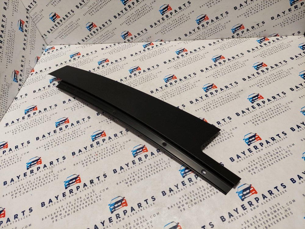 BMW E90 sedan jobb hátsó fekete ajtó külsõ oszlop takaró léc díszléc dekorléc oszloptakaró borítás 1. kép