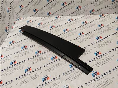 BMW E90 sedan jobb hátsó fekete ajtó külső oszlop takaró léc díszléc dekorléc oszloptakaró borítás