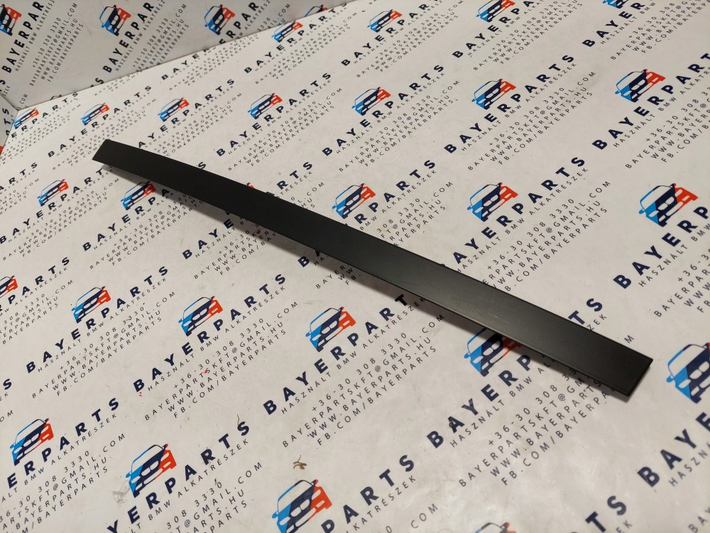 BMW E90 sedan bal hátsó fekete ajtó külsõ oszlop takaró léc díszléc dekorléc oszloptakaró borítás 1. kép