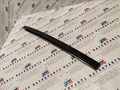 BMW E91 sedan bal hátsó fekete ajtó külső oszlop takaró léc díszléc dekorléc oszloptakaró borítás