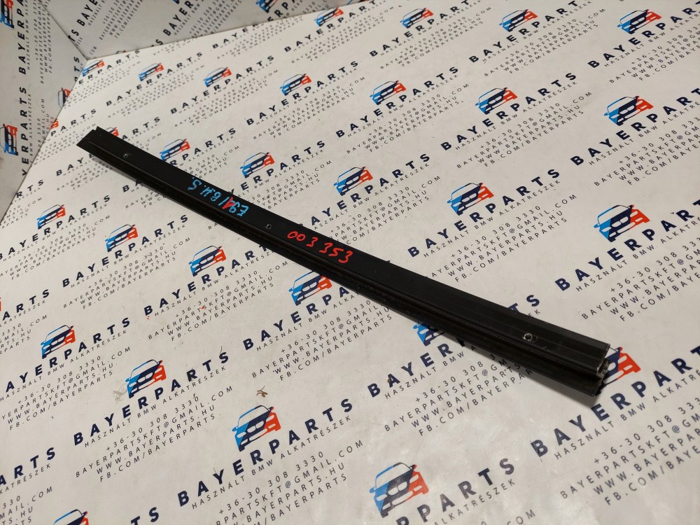 BMW E91 sedan bal hátsó fekete ajtó külsõ oszlop takaró léc díszléc dekorléc oszloptakaró borítás 2. kép