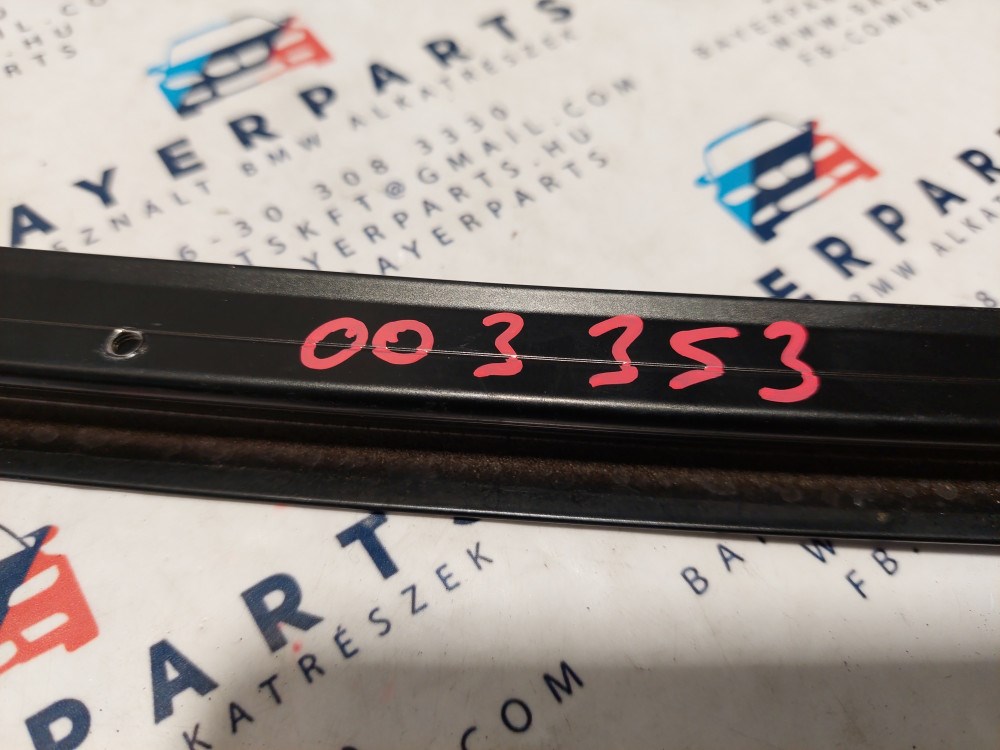 BMW E91 sedan bal hátsó fekete ajtó külsõ oszlop takaró léc díszléc dekorléc oszloptakaró borítás 3. kép