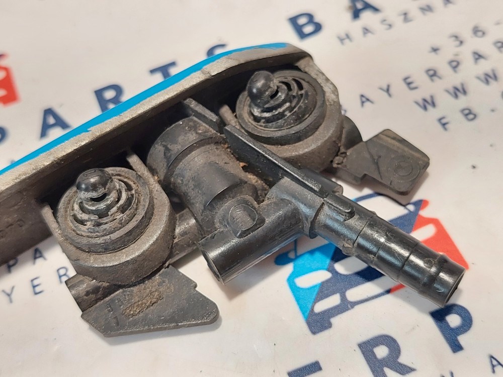 BMW E46 sedan touring jobb elsõ fényszórómosós lámpamosó bajuszléc bajusz léc takaró fúvóka 2. kép