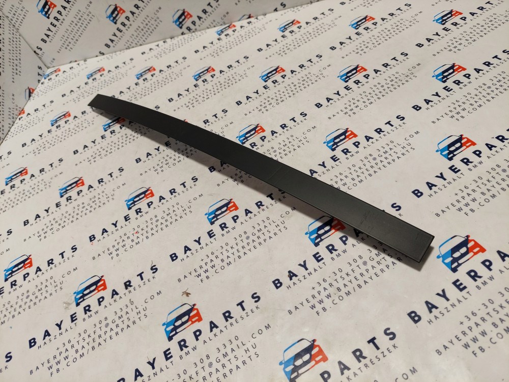 BMW E90 sedan jobb hátsó fekete ajtó külsõ oszlop takaró léc díszléc dekorléc oszloptakaró borítás 1. kép