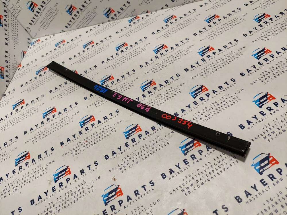 BMW E90 sedan jobb hátsó fekete ajtó külsõ oszlop takaró léc díszléc dekorléc oszloptakaró borítás 2. kép