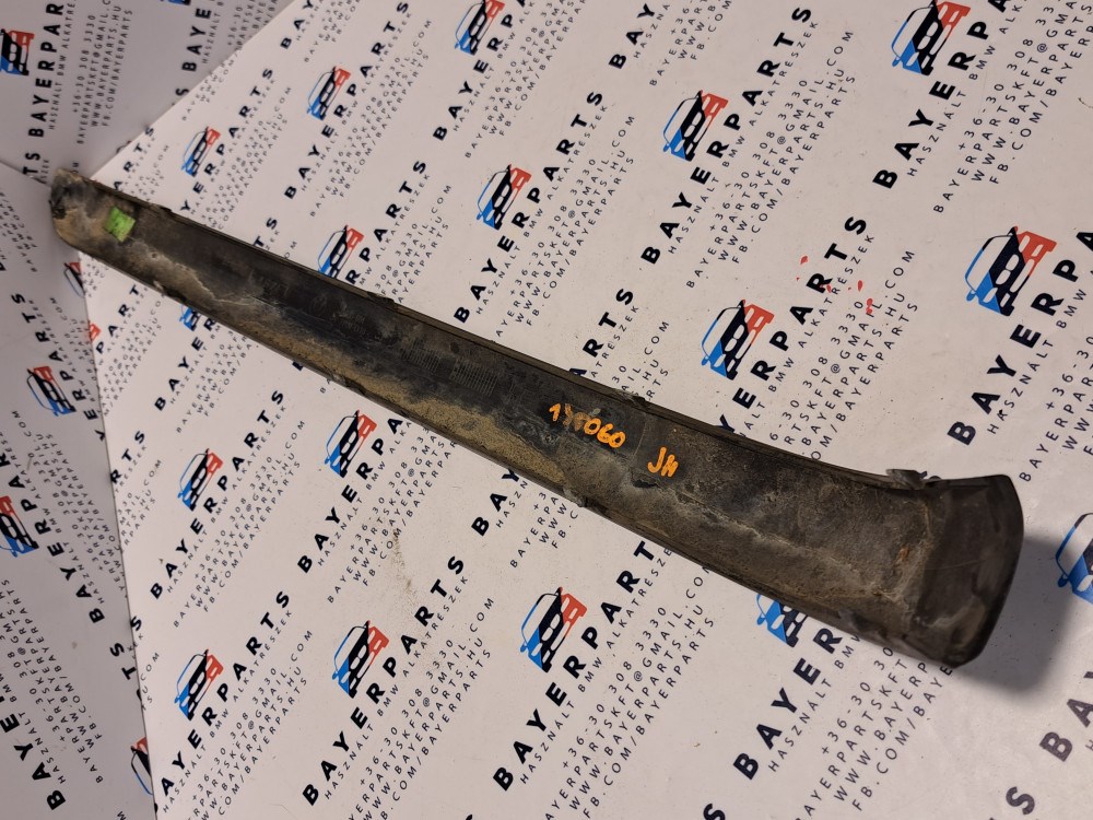 BMW E46 facelift sedan fekete jobb hátsó lökhárító díszléc 4. kép