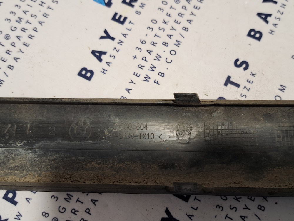 BMW E46 facelift sedan fekete jobb hátsó lökhárító díszléc 6. kép