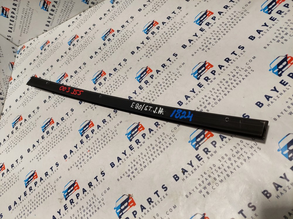 BMW E90 sedan jobb hátsó fekete ajtó külsõ oszlop takaró léc díszléc dekorléc oszloptakaró borítás 2. kép