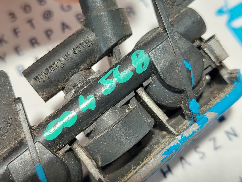 BMW E46 sedan touring jobb elsõ fényszórómosós lámpamosó bajuszléc bajusz léc takaró fúvóka 4. kép