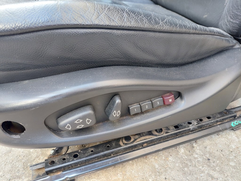 BMW E46 coupe fekete motoros memóriás bõr ülés bõrbelsõ ülés ülésszett belsõ 8. kép