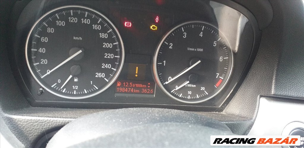BMW 320i 9. kép