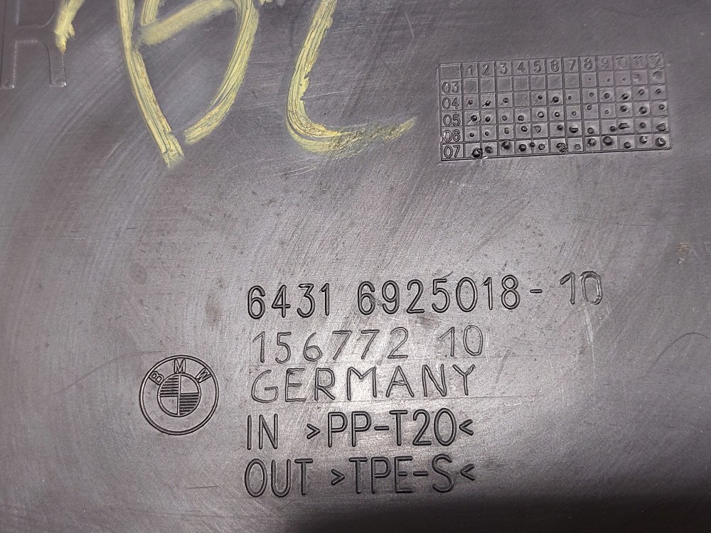 BMW E81 E82 E87 E88 E90 E91 E92 X1 pollenszûrõház felsõ rész pollen szûrõ ház fedél jobb kicsi 3. kép