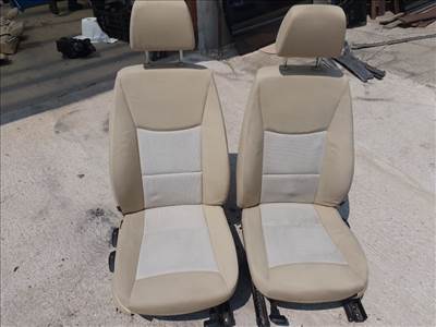 BMW E91 bézs ülésszett ajtókárpittal