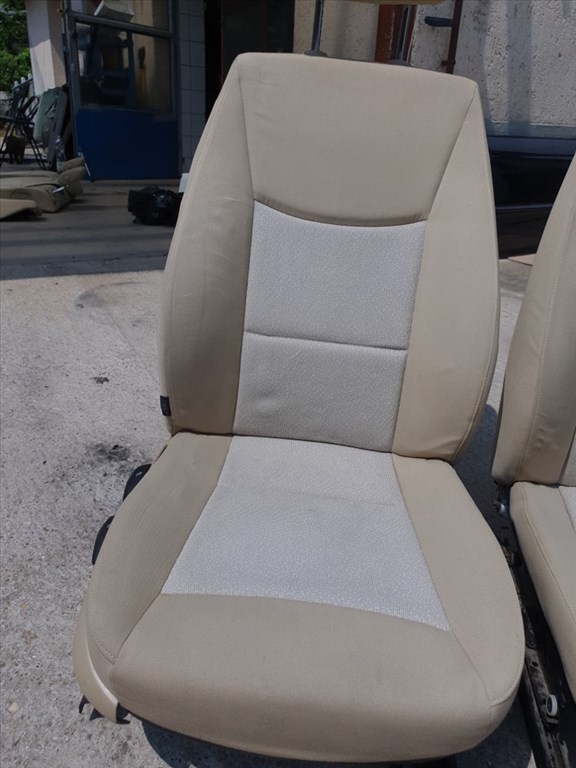 BMW E91 bézs ülésszett ajtókárpittal 9. kép