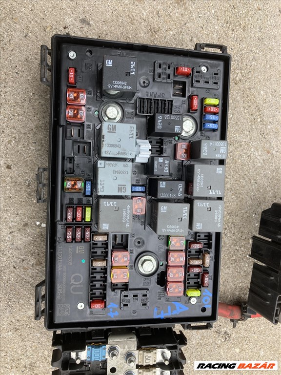Opel Astra J Astra J biztosíték tábla  13313205 1. kép