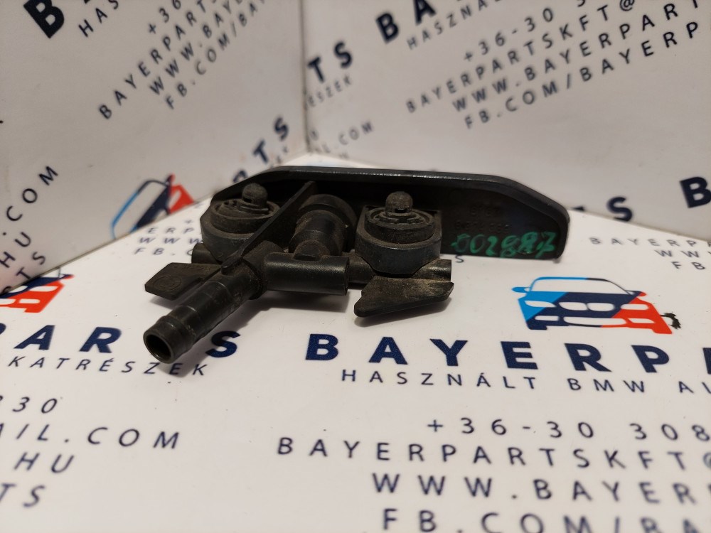 BMW E46 sedan touring bal elsõ szürke fényszórómosós lámpamosó bajuszléc bajusz léc takaró fúvóka 3. kép