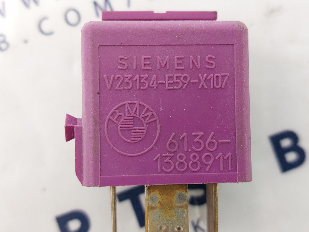 BMW E26 E3 E21 E30 E36 E12 E28 E34 E39 E24 E23 E32 E38 E31 E52 E85 E86 Z3 lila relé 2. kép